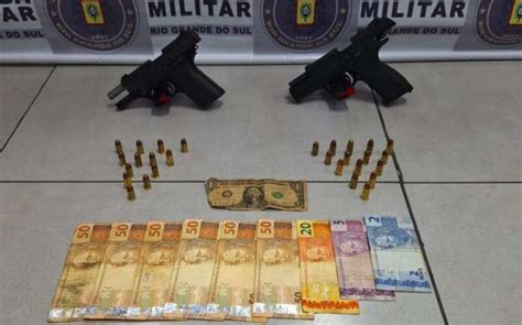 Homem é Preso Em Flagrante Com 1 Dólar E 2 Pistolas Carregadas Na Zona