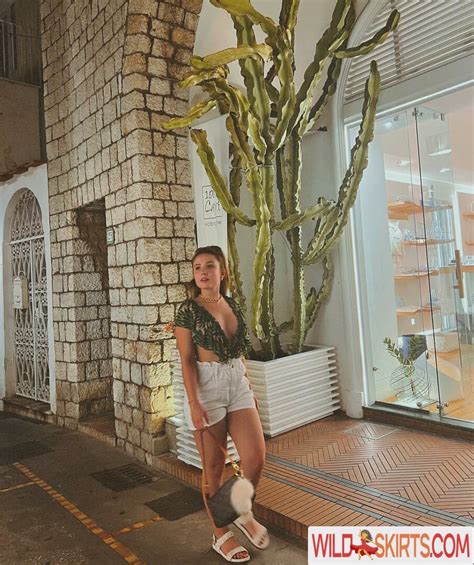 19 Hot Photos By Larissa Manoela