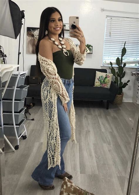 Pin by 𝙾𝙳𝙶 𝙽𝙰𝙽𝙰𝙰 on Western Things Latina fashion outfits Western outfits women Outfits