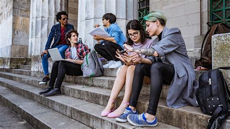 Por qué tantos jóvenes de América Latina van a Argentina a estudiar Medicina y la paradoja del