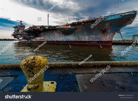 Philadelphia 4 2020 Decommissioned Aircraft Carrier Stock Photo ...