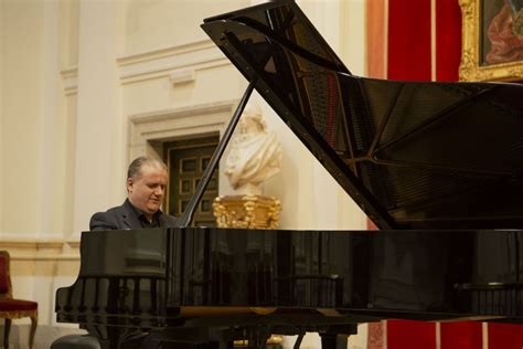 Josu De Solaun presenta su CD con música de Haydn