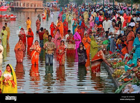 Hindus during the Chhath festival, New Delhi, India / New Dehli Stock ...