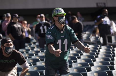 Philadelphia Eagles Fans Go Wild as Fans Return in Week 6