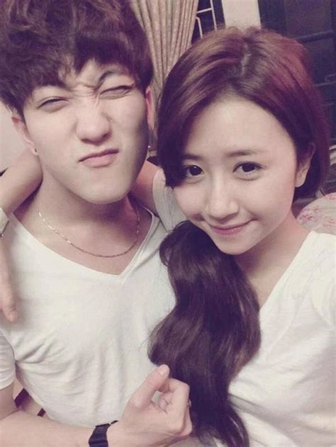 Đường tình của hot boy đào hoa nhất vũ trụ VFC Thân với ai là vướng tin yêu người đó soi