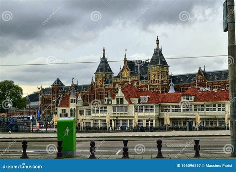 Amsterdam Olanda Agosto In Un Unica Vista La Stazione Centrale