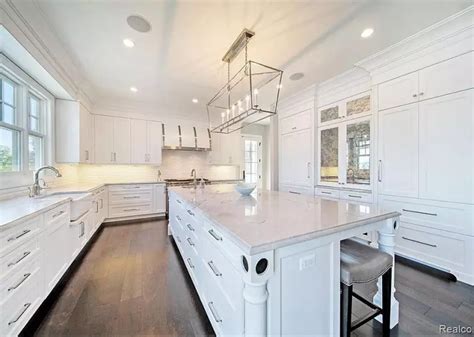 Painting Kitchen Cabinets White: Inspiring Design Ideas!