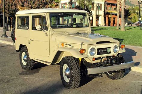 1969 TOYOTA LAND CRUISER FJ 40 2 DOOR HARDTOP