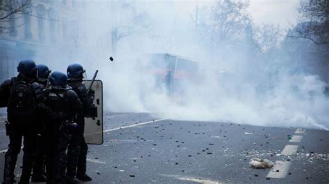 Paris Proteste Nach Angriff Auf Kurdisches Zentrum