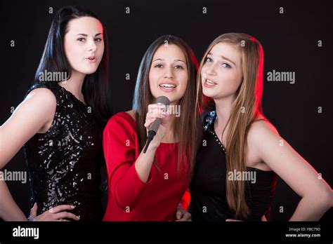 Vocal group singers pop hi-res stock photography and images - Alamy