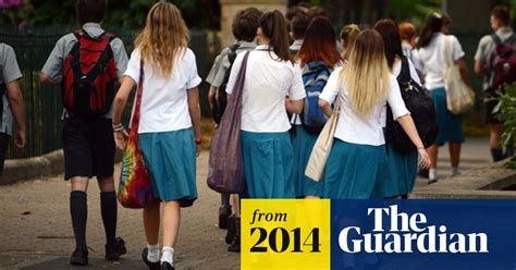 Christopher Pyne concedes no school curriculum changes before 2016