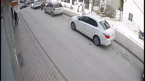 Ara yoldan kontrolsüz çıkan bisikletliye motosiklet çarptı