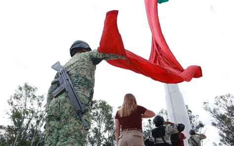 Izan bandera monumental para promover los símbolos patrios El Sol de