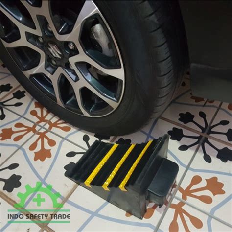 Promo Wheel Chock Pengganjal Mobil Karet Ganjal Ban Rubber Solid