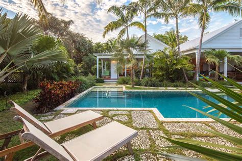 Key West Retreat — Craig Reynolds Landscape Architects Tropical