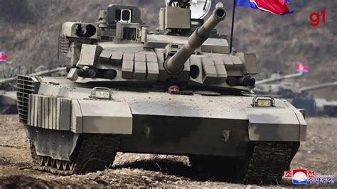 Vídeo Kim Jong un é fotografado dirigindo tanque de guerra da Coreia