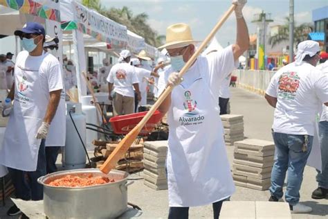 Se Cocinaron 11 Toneladas De Arroz A La Tumbada En Alvarado Veracruz