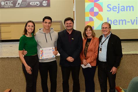 Cic Jovem Entrega Certificados Do Projeto Empreendedor J Nior A