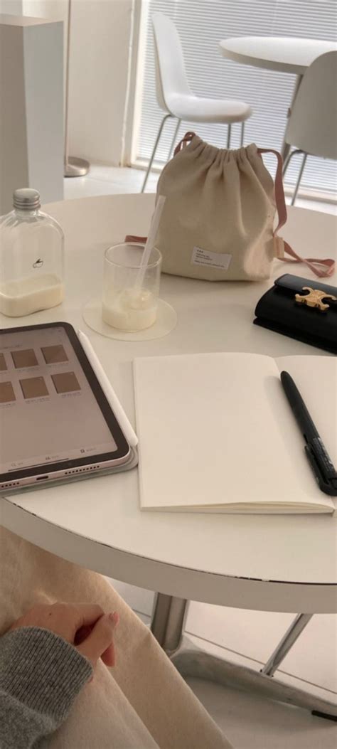 Nude color aesthetic에 있는 Joe Rodriguez님의 핀 감성