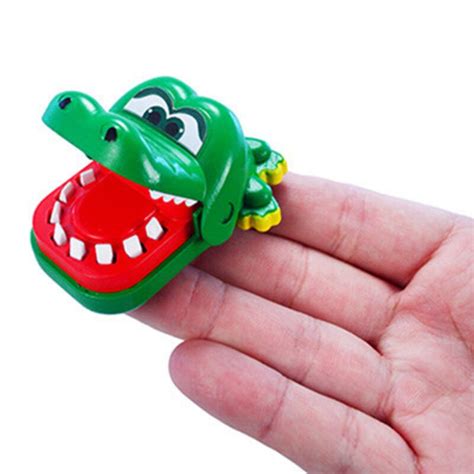 Le Plus Petit Au Monde Dentiste Crocodile World S Smallest Toys Jeu De