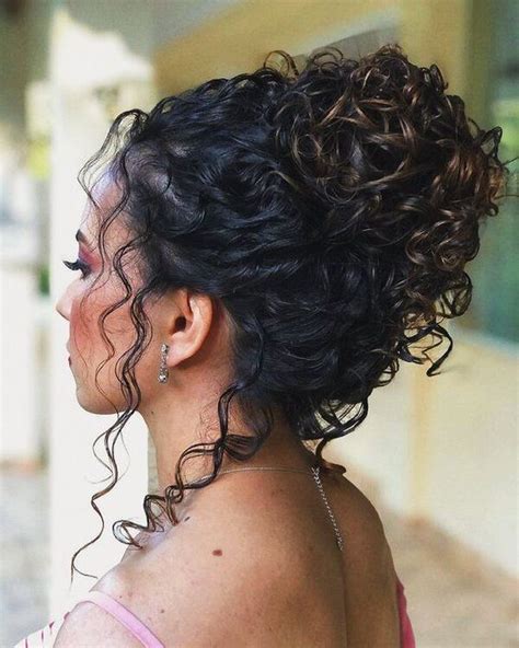 De 20 Ideias De Penteados Para Madrinha De Casamento Cachos Curly