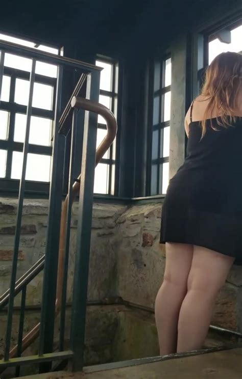 Pareja Amateur Hace Sexo Arriesgado En Un Lugar Publico