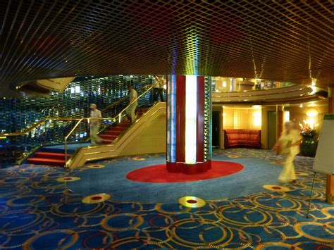 Volendam Atrium | HAL Cruiser Information