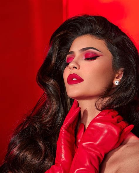 Kylie Cosmetics Holiday Collection Guanti Da Donna Idee Per Il