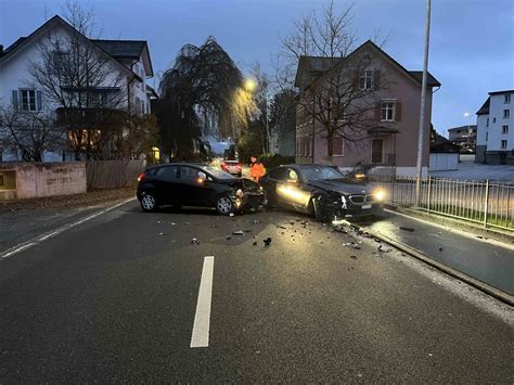 Altst Tten Kollision Zwischen Zwei Autos Sg Ch