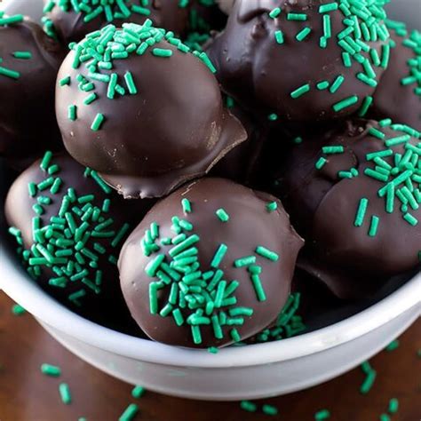 Mint Oreo Truffles – Deliciously Sprinkled