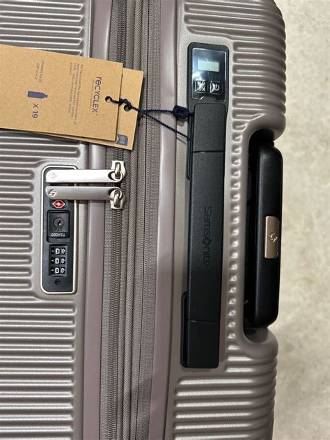 Samsonite Zeltus Spinner 69cm Expandable With Built In Digital Scale