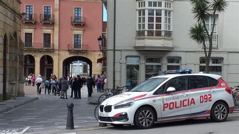 Un conductor atropella a un motorista menor de edad en Gijón y se da a