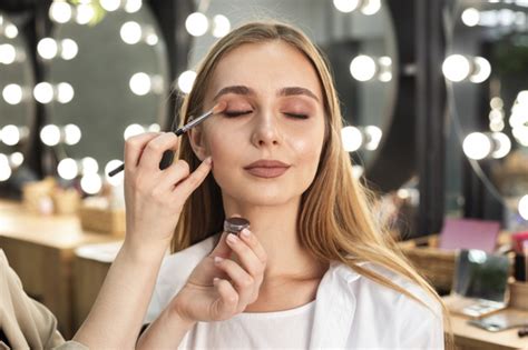 Tips Makeup Tahan Lama Yang Perlu Diketahui Semua Wanita