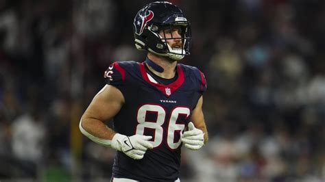 Texans re-signing TE Dalton Schultz to three-year, $36 million contract