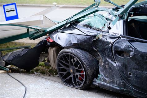 Wypadek Na Ba Utach Porsche Wjecha O W Przystanek Mpk D Zdj Cia