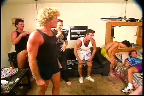 Milf bittet verzweifelt um einen Schwanz in ihrer trockenen Fotze 5 Männer brauchen nicht