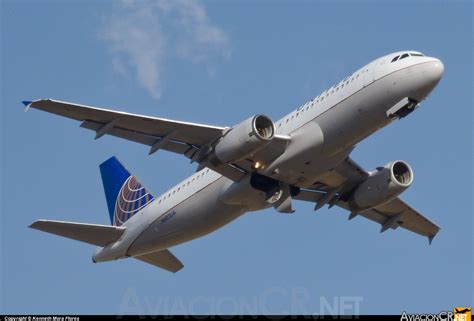 N402UA United Airlines Airbus A320 232 AviacionCR Net