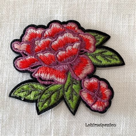 Écusson Patch thermocollant Fleur rouge rose violine 8 x 6 cm