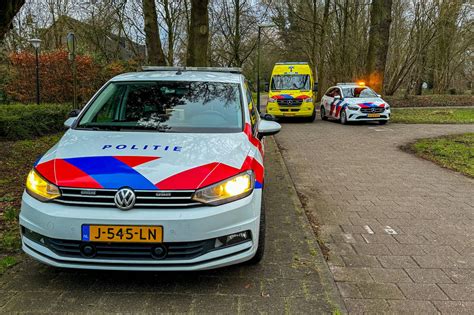 Fietsster Naar Het Ziekenhuis Na Val Op Fietspad Langs De Laan Van