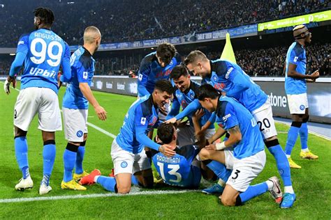 Napoli thrash Juventus to tighten grip on Serie A title race | The ...