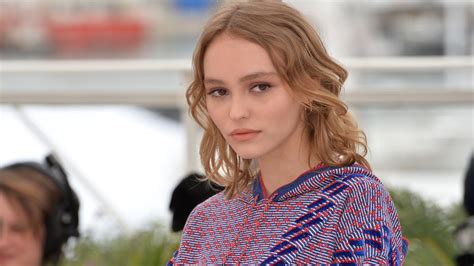 Lily Rose Depp à 24 ans la mauvaise nouvelle est tombée coup dur