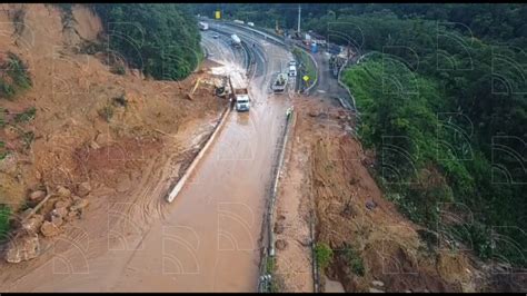 Exclusivo imagens aéreas mostram pista da BR 376 desobstruída RIC Mais