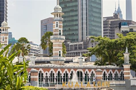 Premium Photo Sultan Abdul Samad Building And Stairs To Masjid Jamek