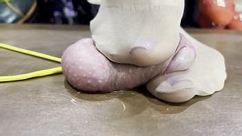 Pisoteo De Peso Completo De Polla Y Bolas De Primer Plano XVIDEOS