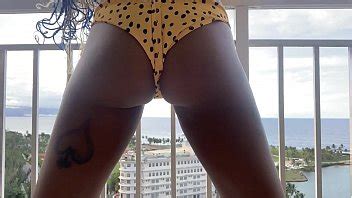 Espiando a Nelly en bikini mientras está en su balcón XVIDEOS
