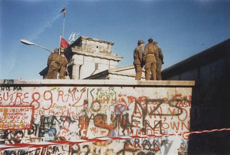 Por Qué Se Construyó El Muro De Berlín Consecuencias Y Cuándo Cayó