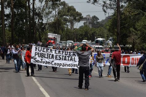 Bloquean comuneros de Ocoyoacac la carretera México Toluca