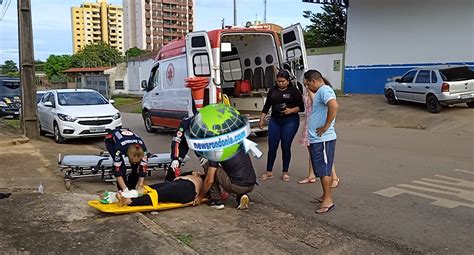 URGENTE Motociclista sofre fratura exposta em colisão carro na