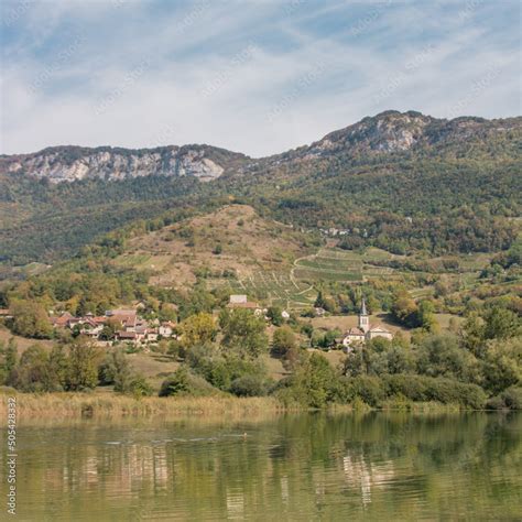 Lac à Saint-Jean-de-Chevelu qui est une commune française située dans ...