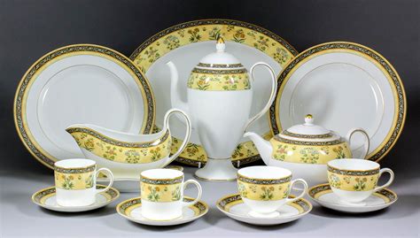 A Wedgwood Bone China India Vine Pattern Dinner Tea And Coffee